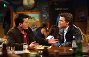 Eigentlich wollte sich Charlie (Charlie Sheen, l.) mit seiner ehemaligen attraktiven Freundin Jill treffen, doch Jill ist nun Bill (Chris O'Donnell, r.) ...