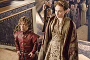 Tyrion Lennister (Peter Dinklage), Sansa Stark (Sophie Turner)