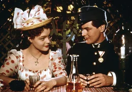 Beim ersten Rendezvous: Die B&auml;ckerin Stanzi (Romy Schneider) und der Soldat Wilhelm (Siegfried Breuer).