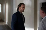 Rand Govender (Greg Bryk, l.), Oscar (Scott Anderson)