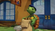 Tante hat alte Pappröhren, die sie den Freunden zum Spielen schenkt.