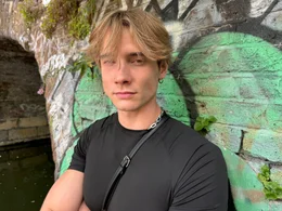 Looksmaxxing von sanft bis hart: Influencer Austin Wayne propagiert "Softmaxxing", die leichtere Variante der optischen Selbstoptimierung.