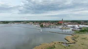 Im Schlamm des Barther Boddens vermuten Forscher die sagenumwobene Handelsstadt Vineta. Im Schlamm des Barther Boddens vermuten Forscher die sagenumwobene Handelsstadt Vineta.