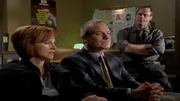 Mrs. Stanton (Hillary B. Smith) und ihr Ehemann (John Bolger) sind entsetzt, denn ihr eigener Sohn wird mit einem Mord in Verbindung gebracht. Können sie Detective Elliot Stablers (Christopher Meloni) Vorwürfe noch aus der Welt räumen?