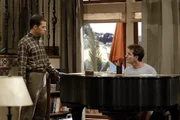 Nachdem Berta verschwunden ist, muss sich Alan (Jon Cryer, l.) bei Charlie (Charlie Sheen, r.) rechtfertigen ...