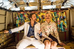 L-R: Max (Michael Ostrowski), Gretchen (Hilde Dalik).