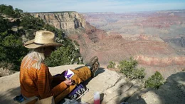 Die Malerin Serena Supplee kommt immer in den fr&uuml;hen Morgenstunden an den Grand Canyon. Daf&uuml;r f&auml;hrt sie mitten in der Nacht von ihrem Zuhause in Utah los.