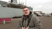 Am Rostocker Hafen faszinieren Damian die großen Schiffe der Marine. Ob der Transmann am Ende doch noch einen anderen beruflichen Weg einschlägt? Am Rostocker Hafen faszinieren Damian die großen Schiffe der Marine. Ob der Transmann am Ende doch noch einen anderen beruflichen Weg einschlägt?