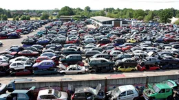 Der gr&ouml;&szlig;te Autoverwerter Deutschlands liegt in Norderstedt bei Hamburg. Hier liegen und lagern auf 70.000 Quadratmetern mehr als 2.500 Autowracks.