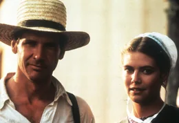 Bei der Aufkl&auml;rung eines Mordes kommen sich der Cop John Book (Harrison Ford, l.) und Rachel (Kelly McGillis, r.), die Mutter des einzigen Zeugen, immer n&auml;her.