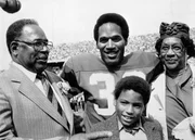 V.l.: Jimmy Simpson, O.J. Simpson, Melvin Leon Simpson, Eunice Simpson