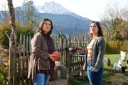 Eva Lorenz (Eva Mattes, l.) und Hanne Striebel (Kerstin Dietrich, r.) machen sich allmählich echte Sorgen um Lena, die aus ihrer Erstarrung nicht herauszukommen scheint.