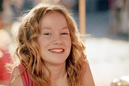 Charlotte Sl&auml;ttberg (Michelle von Treuberg), von allen nur Sprotte genannt, ist die Gr&uuml;nderin und Anf&uuml;hrerin der "Wilden H&uuml;hner".