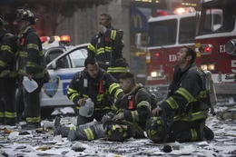 Nachdem der Flug American Airlines 11 um 8:46 Uhr in den Nordturm des World Trade Center geflogen ist, beginnt f&uuml;r die Retter ein gnadenloser Wettlauf auf Leben und Tod. Nichtahnend, dass ein zweites Flugzeug bereits Kurs auf den S&uuml;dturm genommen hat ...