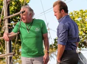 Ermitteln gemeinsam im Mordfall Bobby Raines: Danny (Scott Caan, r.) und Tony (James Caan, l.)