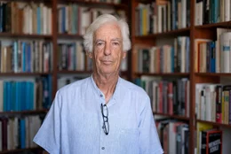 In Tel Aviv spricht der international renommierte und mehrfach ausgezeichnete Historiker Moshe Zimmermann mit uns u?ber die Urspr&uuml;nge von Antisemitismus und die nach seiner Auffassung gef&auml;hrlichste Form: Antisemitismus von rechts.
