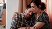 Luisa Steiner (Ilknur Boyraz) versucht ihrem verzweifelten Mann Josef (Sönke Möring) zur Seite zu stehen. Luisa Steiner (Ilknur Boyraz) versucht ihrem verzweifelten Mann Josef (Sönke Möring) zur Seite zu stehen.