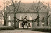 Das Gutshaushaus Lüssow zu seinen Glanzzeiten vor dem II. Weltkrieg.