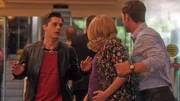 V.l.: James (Andy Mientus), Cathy Kleckner (Lee Harrington), Greg Kleckner (Josh Cooke)