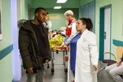 Moritz (Tijan Njie) erfährt von Vanessa (Julia Augustin), dass Michelle gar nicht trainieren durfte.