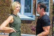 Lena (Birte Glang) erzählt Marian (Sam Eisenstein) von ihrer Sorge um ihren Cousin.