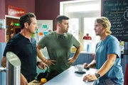 Moritz' Verschwinden versetzt (v.l.) Marian (Sam Eisenstein), Ben (Jörg Rohde) und Finn (Christopher Kohn) in große Aufregung...