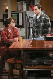 Nachdem Leonard (Johnny Galecki, l.) seiner Freundin keine Antwort auf eine bedeutende Frage geben kann, sucht er Trost bei Sheldon (Jim Parsons, r.). Doch ob er weiterhelfen kann?