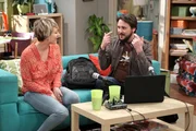 Der Podcast mit Wil (Wil Wheaton, r.) l&auml;uft gut, doch dann werden Penny (Kaley Cuoco, l.) unangenehme Fragen gestellt ...
