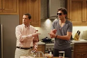 Wahre M&auml;nner: Alan (Jon Cryer, l.) und Walden (Ashton Kutcher, r.) ...