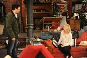 Was ist mit Ted (Josh Radnor, l.) und Jeanette (Abby Elliott, r.) los?
