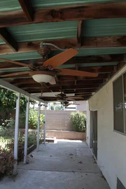 Wirklich gemütlich ist diese Veranda nicht, aber Tarek und Christina haben schon eine Lösung im Kopf ...