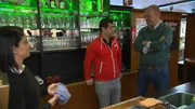 Wird es Frank Rosin (r.) gelingen, Besim Iraks (M.) "XXL-Food-King" vor dem endgültigen Ruin zu bewahren?