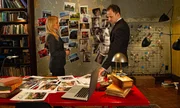 Joan Watson (Lucy Liu, l.); Sherlock Holmes (Jonny Lee Miller, r.)