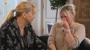 Mit Hilfe von Julia Leischik (l.) hofft Tanja (r.), ihre Schwester Helene zu finden ...