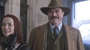 Frank (Tom Selleck, r.) begleitet seinen Enkel Sean auf einem Schulausflug. Als ihm auff&auml;llt, dass die Aufsichtsperson Joyce Carpenter (Annie Wersching, l.) den Kindern kaum Freiheiten l&auml;sst, versucht er, sie zu erweichen. W&auml;hrenddessen muss Danny eine Frau aufhalten, die sich umbringen will ...