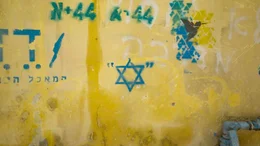 Tel Aviv ist eine pulsierende Gro&szlig;stadt. An vielen Mauern finden sich Graffitis und Murals, die die Geschichte und Gegenwart des Landes spiegeln.