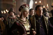 Cromwell scheint am Ziel: Henry (Jonathan Rhys Meyers, r.) hat sich f&uuml;r Anna von Klewe (Joss Stone, l.) entschieden. Denn die deutsche F&uuml;rstentochter stammt aus einem zutiefst protestantischen Haushalt und d&uuml;rfte somit die Reformation in England befl&uuml;geln. Doch ungl&uuml;cklicherweise ist sie keine Sch&ouml;nheit ...