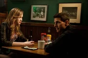 Ungl&uuml;cklicherweise l&auml;sst sich Sandy (Alexia Fast, l.) darauf ein, Jack Reacher (Tom Cruise, r.) immer wieder misszuverstehen. Mit t&ouml;dlichen Folgen ...