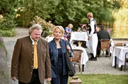 Nele Fehrenbach (Floriane Daniel) weiß, daß Herbert Stemmler (Werner Biermeier) Kontakt mit einem Tatverdächtigen hat.