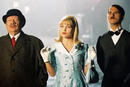 L-R: Sir John (Wolfgang V&ouml;lz), Miss Pennymarket (Tanja Wenzel), Hatler (Christoph Maria Herbst)