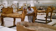 In den Werkstätten des Grand Egyptian Museum wird unter Hochdruck an der Restaurierung der Objekte gearbeitet. Es wird die größte ägyptische Sammlung der Welt beherbergen. Die Eröffnung ist für Ende geplant. In den Werkstätten des Grand Egyptian Museum wird unter Hochdruck an der Restaurierung der Objekte gearbeitet. Es wird die größte ägyptische Sammlung der Welt beherbergen. Die Eröffnung ist für Ende geplant.