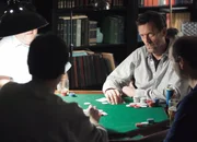Entspannung beim Poker: Hugh Laurie als Dr. Gregory House (r.) Entspannung beim Poker: Hugh Laurie als Dr. Gregory House (r.)