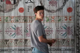 Mark (Will Poulter)