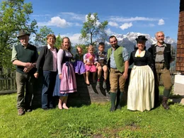 Vier Generationen auf einem Bild; die Familie Quehenberger aus Lampersbach, Gemeinde Werfenweng.