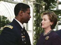 Ben Marco (Denzel Washington, l.) muss erkennen, dass Eleanor Shaw (Meryl Streep, r.) alle F&auml;den in der Hand h&auml;lt ...