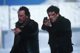 An der Grenze des Todes und des ewigen Eises er&ouml;ffnet sich Ni&eacute;mans (Jean Reno, l.) und Kerkerian (Vincent Cassel, r.) schlie&szlig;lich das Geheimnis der purpurnen Fl&uuml;sse ...