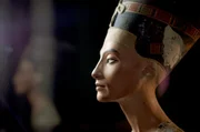 Die Nofretete-Büste im Neuen Museum Die Nofretete-Büste im Neuen Museum