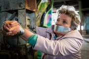 Melanies Mutter (Peggy Lukac) wurde entführt. Der Entführer behauptet, dass Melanie ihm etwas gestohlen hat. Wenn sie es ihm nicht zurückgibt, wird er ihre Mutter umbringen.