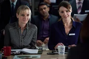 DC Janet Scott (Lesley Sharp, Mitte l.); DC Rachel Bailey (Suranne Jones, Mitte r.)