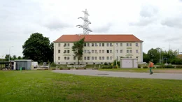 &bdquo;Stadtrand&ldquo; ist das dokumentarische Portr&auml;t eines Zwischenraums aus Stadt und Land, Industrie und Natur.